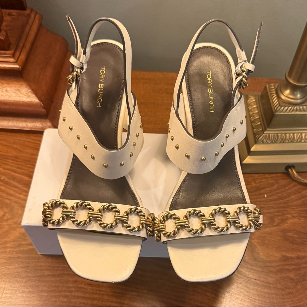 TORY BURCH Vintage Plaque Wedge Sandal New Ivory/Gold Size 6 MSRP $378 - Picture 3 of 10
